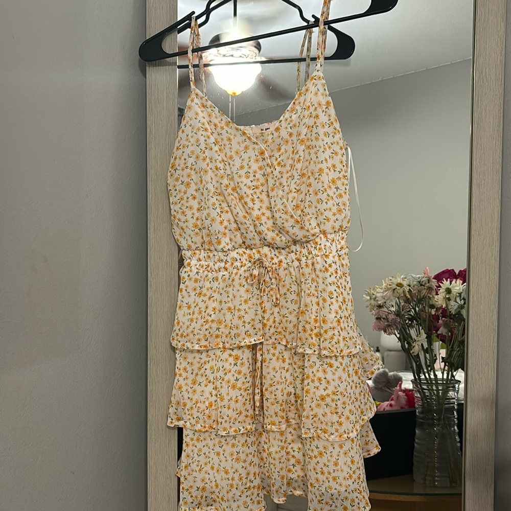 Super cute Francescas floral mini dress!